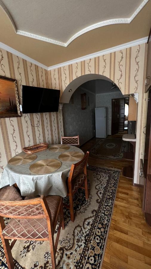 Просторі Та Комфортні Апартаменти «Д.І.М.» Kamianets-Podilskyi Exterior foto